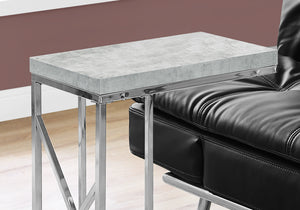 TABLE D'APPOINT - GRIS CIMENTE ET METAL CHROME